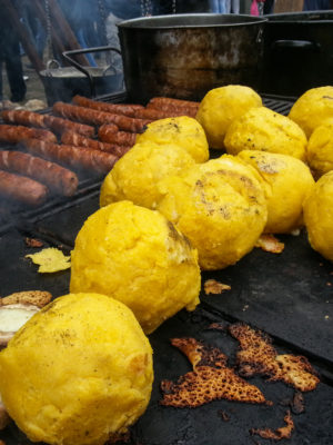Polenta-balls-with-chease